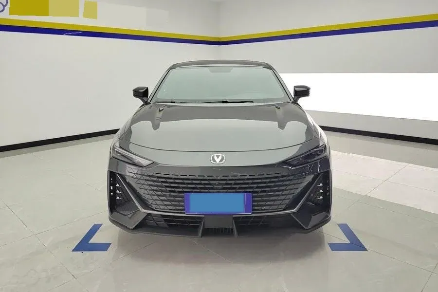 2023 ChangAn UNI-V 1.5T 188HP L4 7DCT,autocango,china used car exporter,china ev exporter,chinese used car exporter,chinese used ev exporter