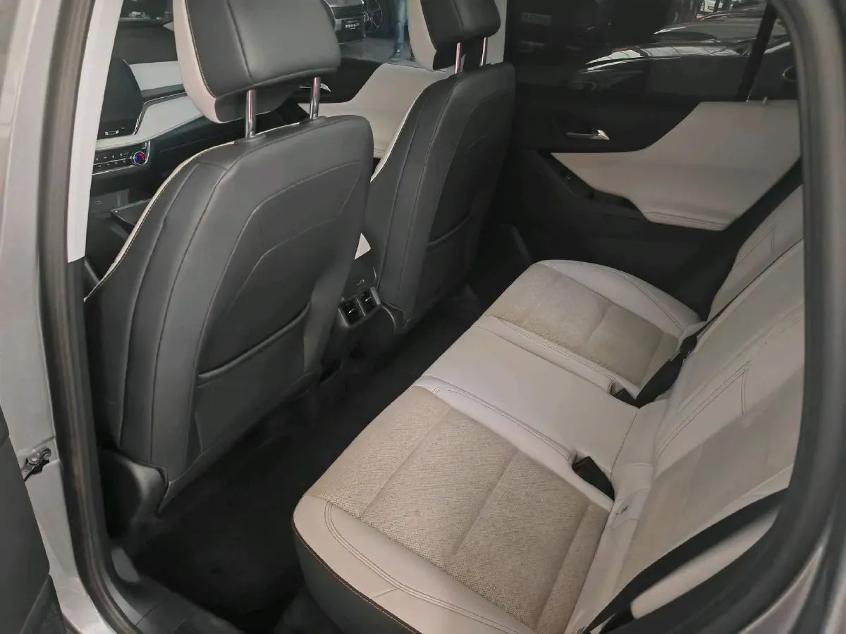 2024 Chevrolet EquinoxPlus 1.5T 180HP L4 2DHT PHEV 24.4KWH,autocango,china used car exporter,china ev exporter,chinese used car exporter,chinese used ev exporter