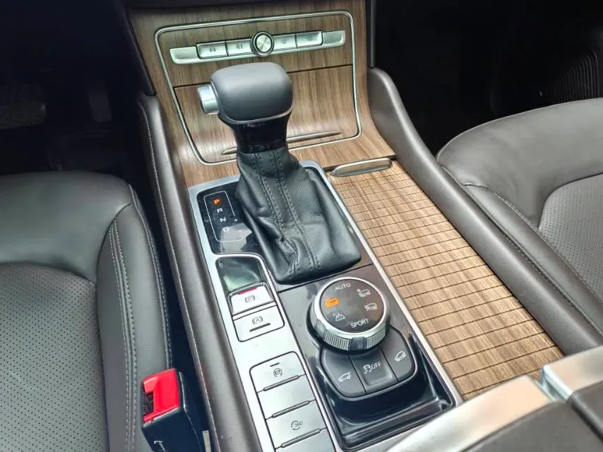 2019 Roewe RX8 2.0T 222HP L4 6AT,autocango,china used car exporter,china ev exporter,chinese used car exporter,chinese used ev exporter