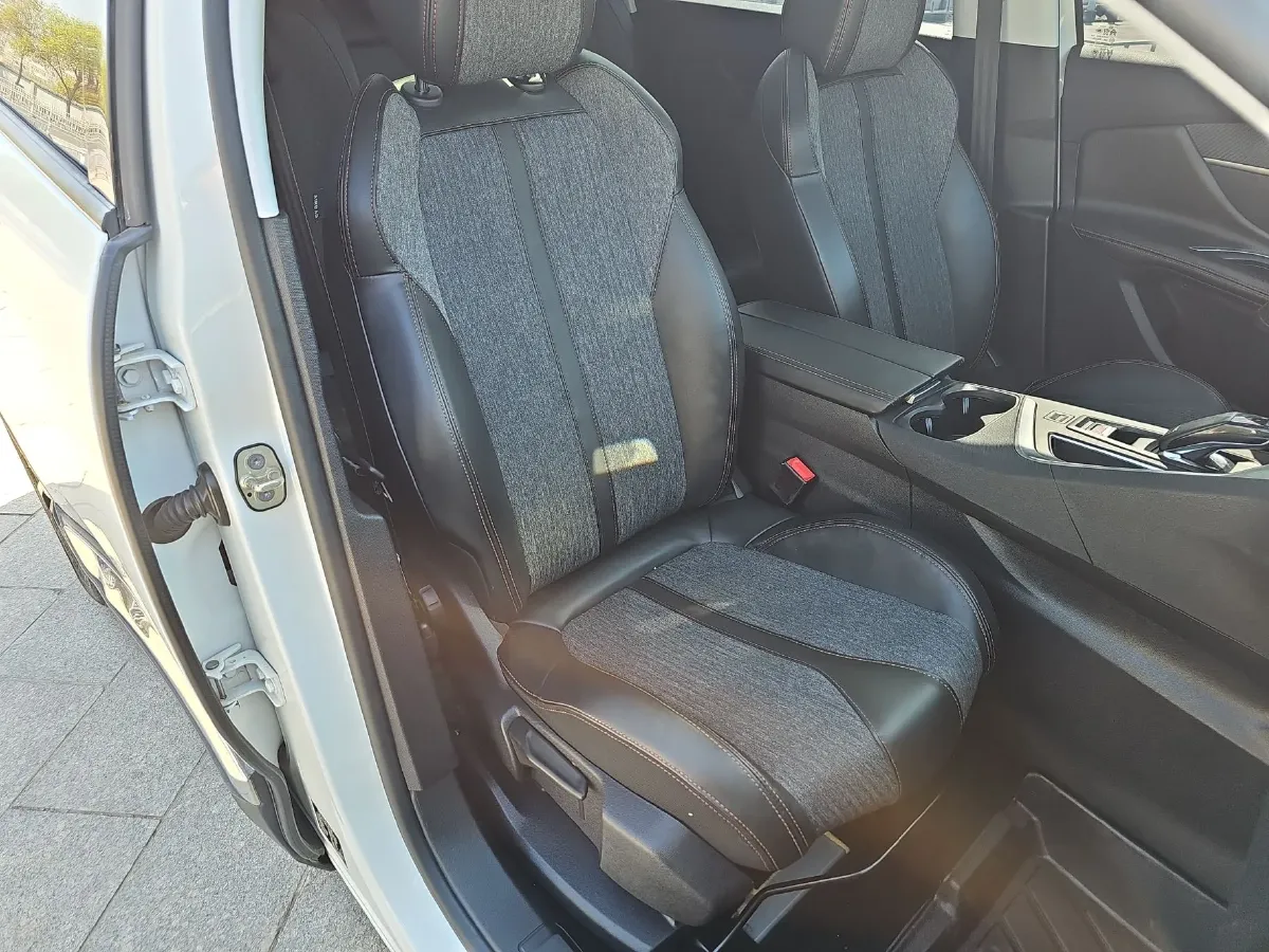 2017 Peugeot 5008 1.8T 204HP L4 6AT,autocango,china used car exporter,china ev exporter,chinese used car exporter,chinese used ev exporter