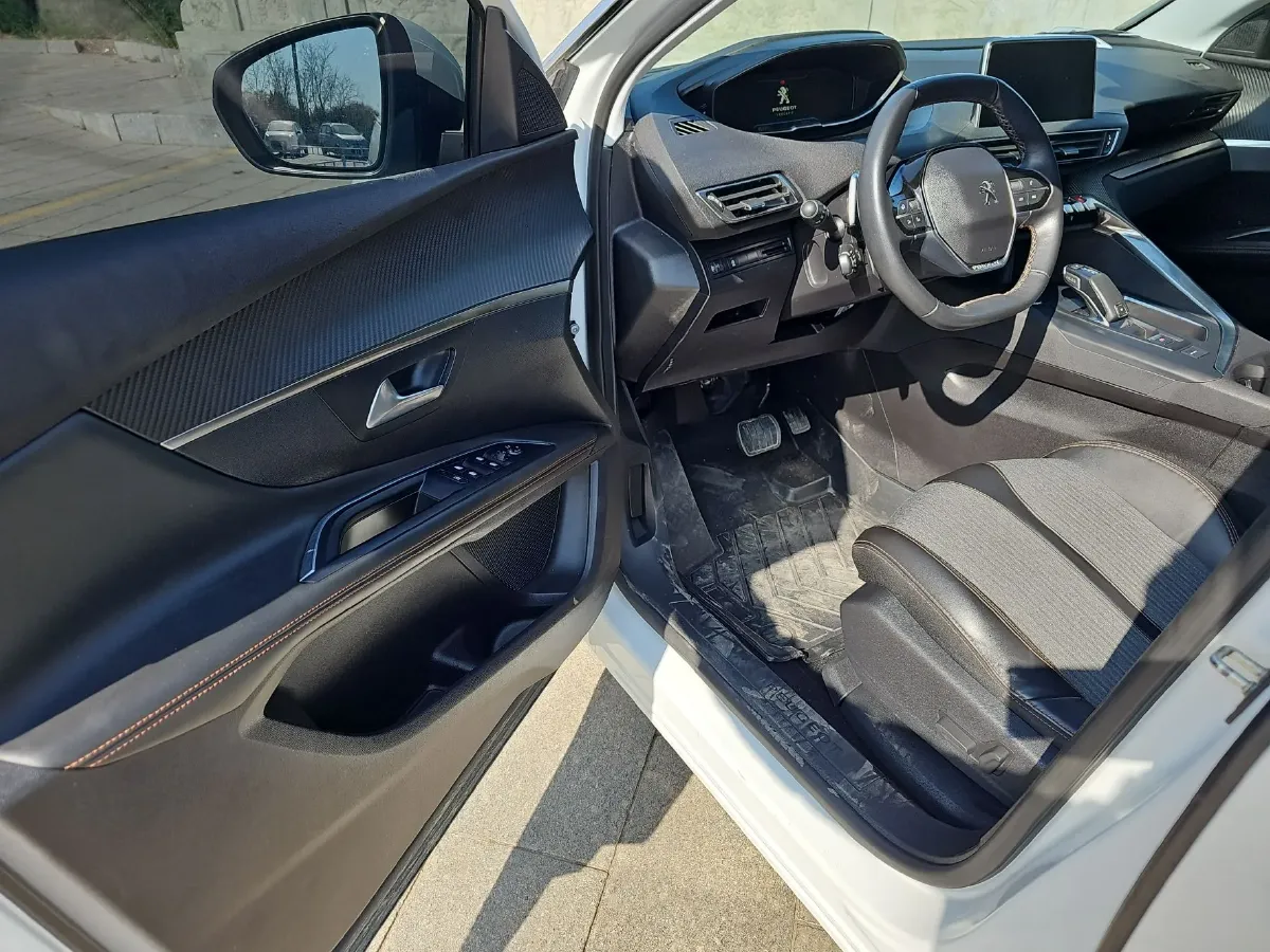 2017 Peugeot 5008 1.8T 204HP L4 6AT,autocango,china used car exporter,china ev exporter,chinese used car exporter,chinese used ev exporter