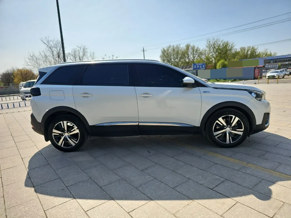 2017 Peugeot 5008 1.8T 204HP L4 6AT,autocango,china used car exporter,china ev exporter,chinese used car exporter,chinese used ev exporter