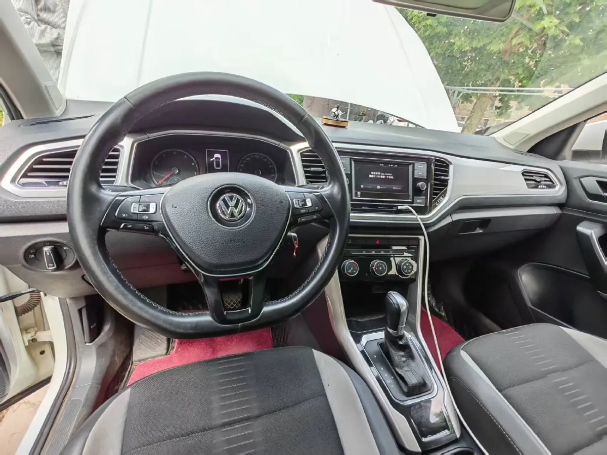 2020 Volkswagen T-Roc 1.4T 131HP L4 7DCT,autocango,china used car exporter,china ev exporter,chinese used car exporter,chinese used ev exporter