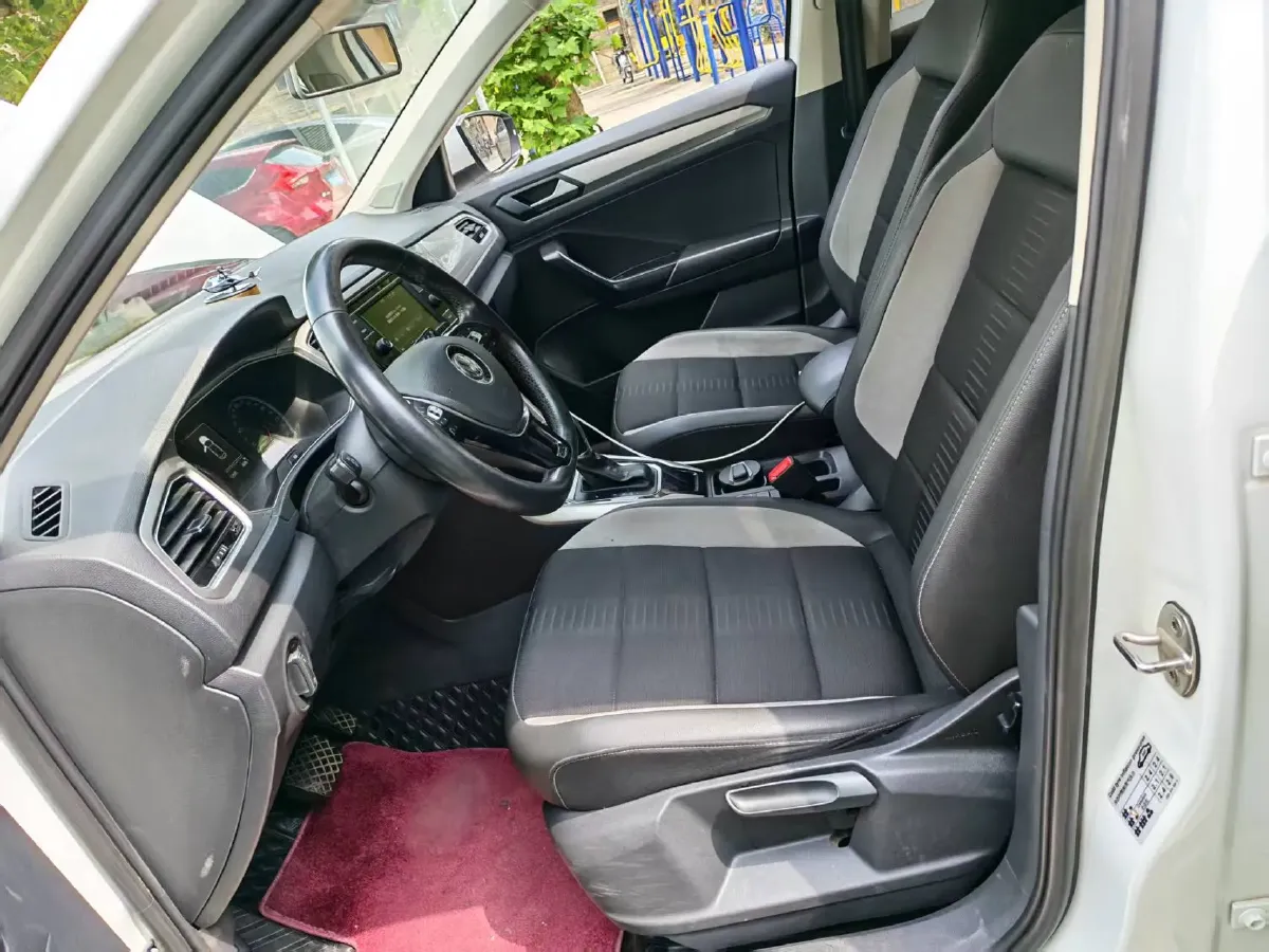 2020 Volkswagen T-Roc 1.4T 131HP L4 7DCT,autocango,china used car exporter,china ev exporter,chinese used car exporter,chinese used ev exporter