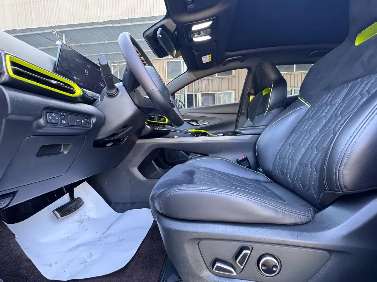 2022 ChangAn UNI-T 1.5T 188HP L4 7DCT,autocango,china used car exporter,china ev exporter,chinese used car exporter,chinese used ev exporter