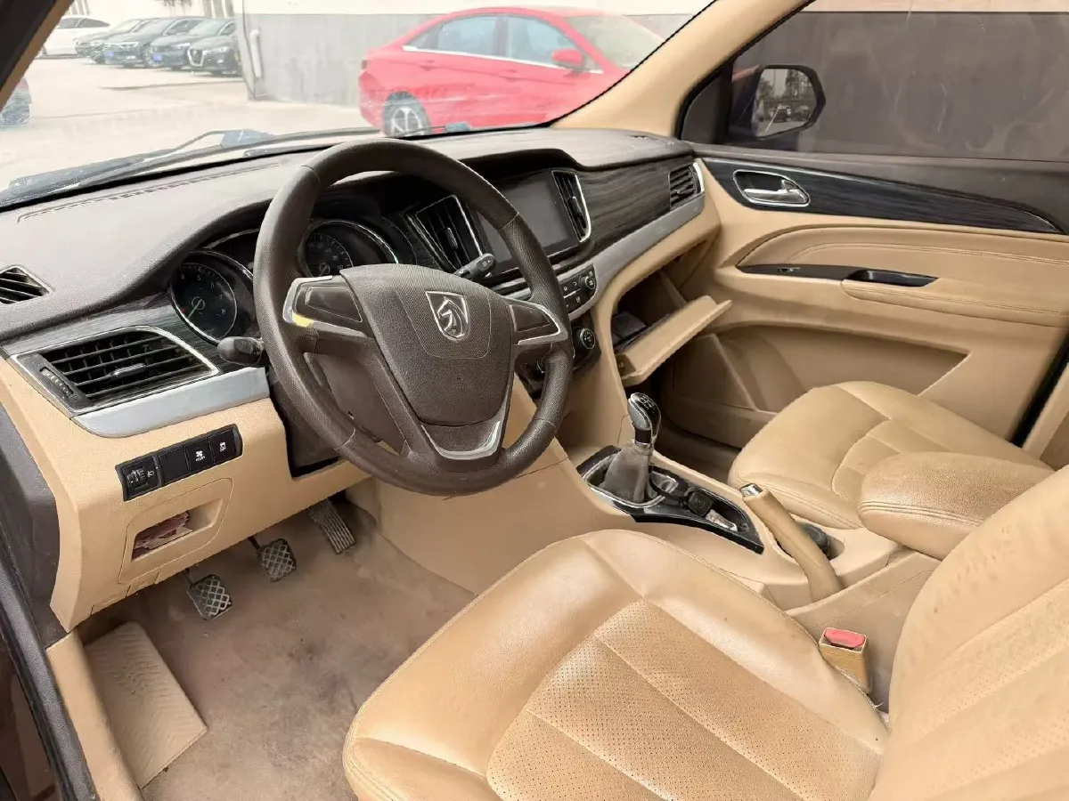 2016 BaoJun 730 1.5L 112HP L4 5MT,autocango,china used car exporter,china ev exporter,chinese used car exporter,chinese used ev exporter