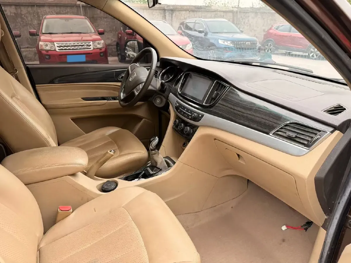 2016 BaoJun 730 1.5L 112HP L4 5MT,autocango,china used car exporter,china ev exporter,chinese used car exporter,chinese used ev exporter