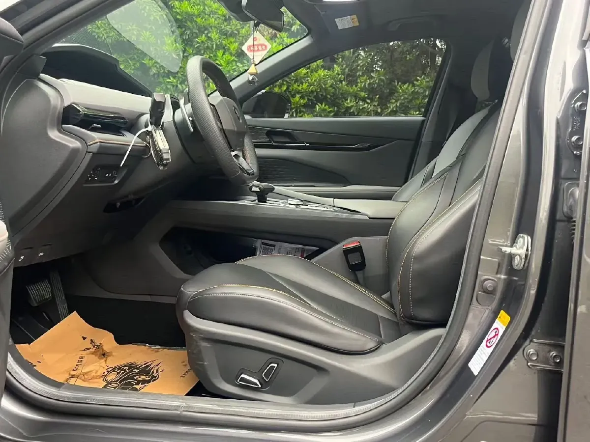 2022 ChangAn UNI-V 1.5T 188HP L4 7DCT,autocango,china used car exporter,china ev exporter,chinese used car exporter,chinese used ev exporter