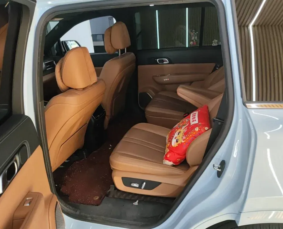 2020 Li ONE Range Extended 131HP REEV 40.5KWH,autocango,china used car exporter,china ev exporter,chinese used car exporter,chinese used ev exporter