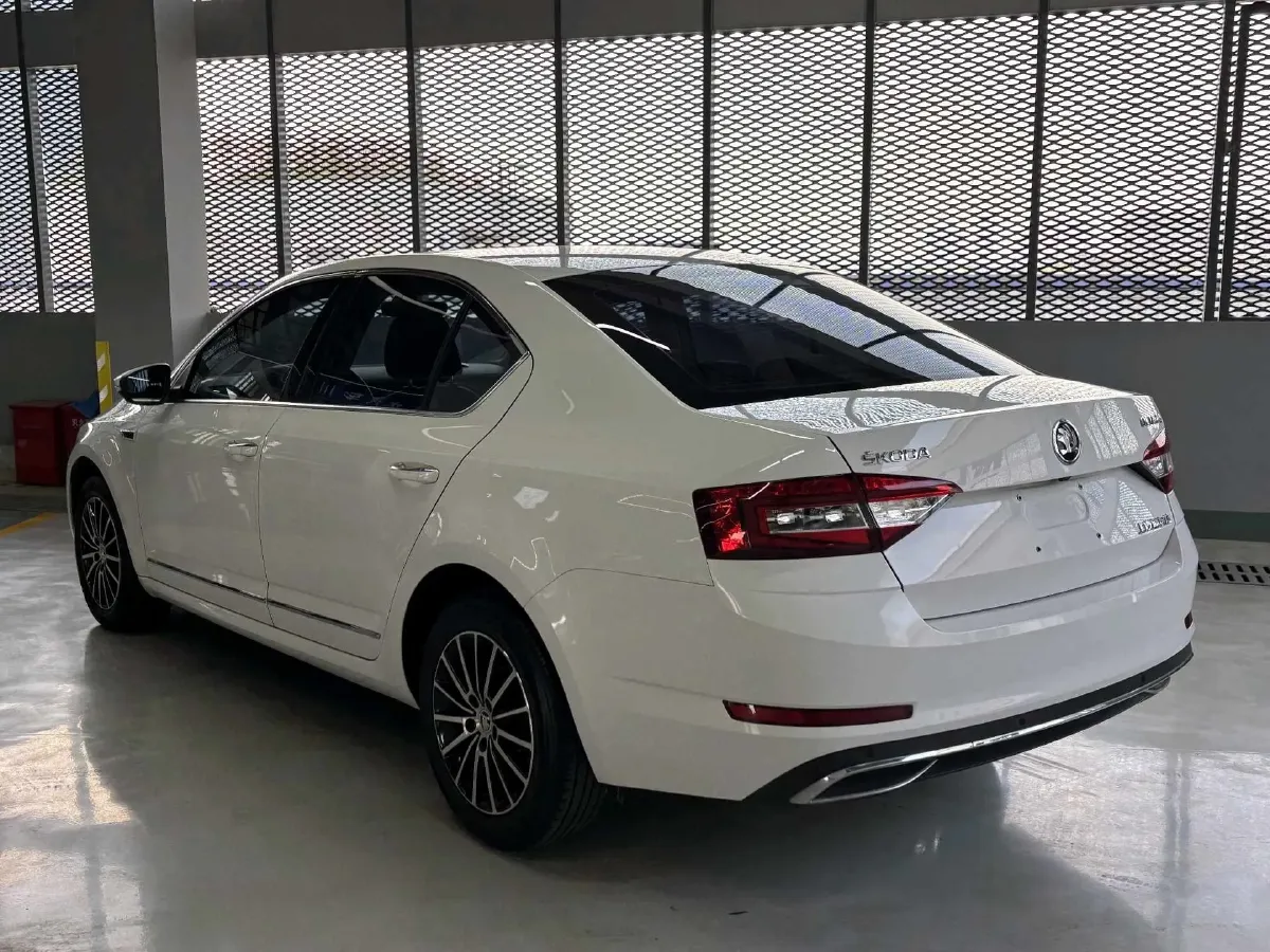 2018 Skoda Octavia 1.6L 110HP L4 6AT,autocango,china used car exporter,china ev exporter,chinese used car exporter,chinese used ev exporter