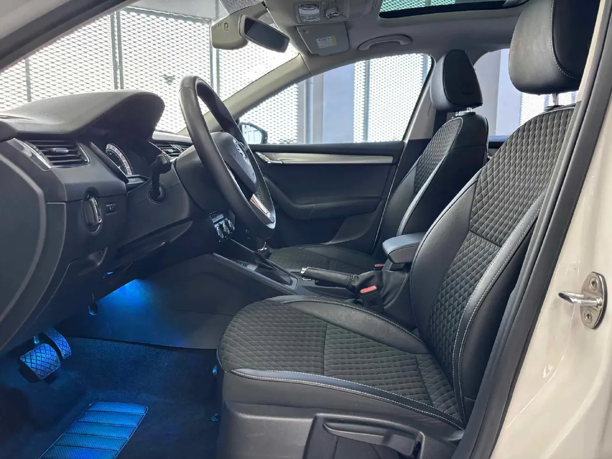 2018 Skoda Octavia 1.6L 110HP L4 6AT,autocango,china used car exporter,china ev exporter,chinese used car exporter,chinese used ev exporter