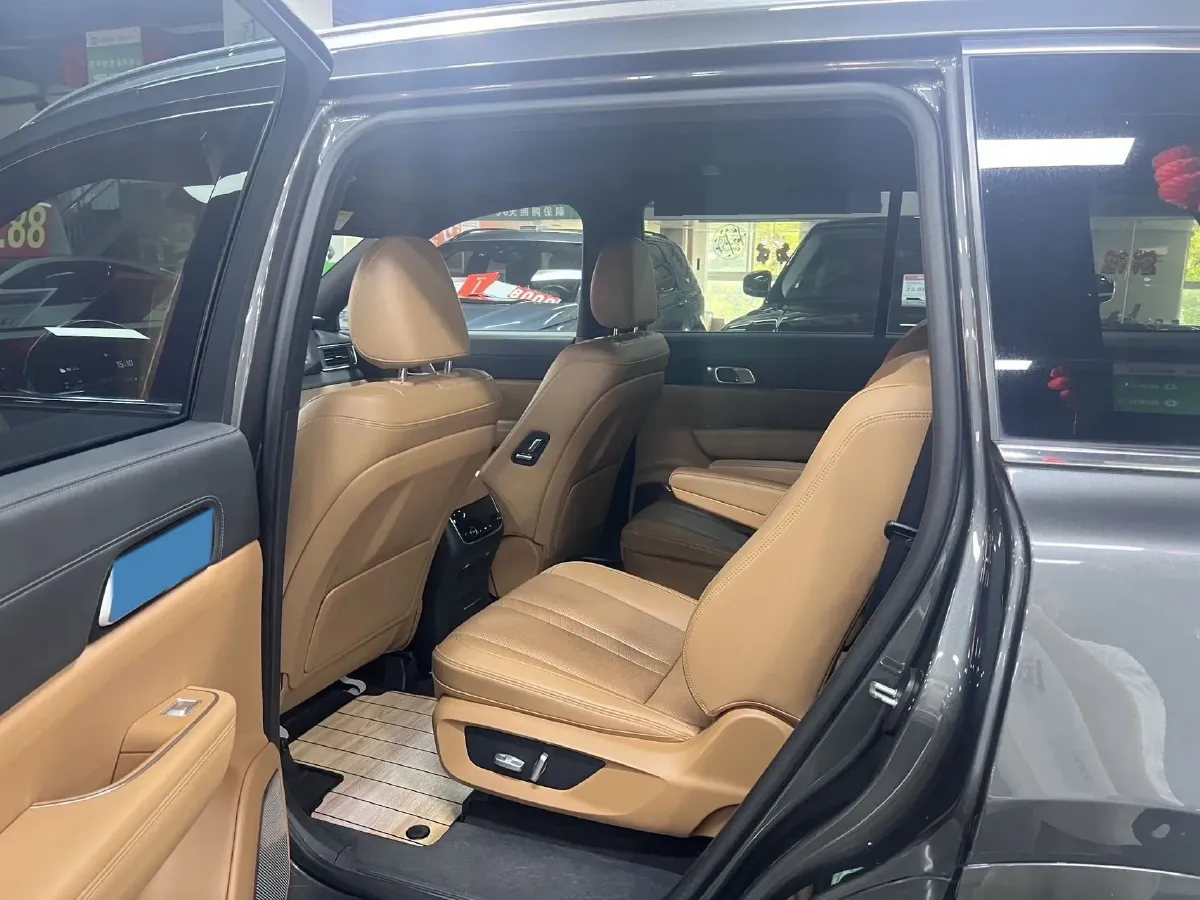 2020 Li ONE Range Extended 131HP REEV 40.5KWH,autocango,china used car exporter,china ev exporter,chinese used car exporter,chinese used ev exporter