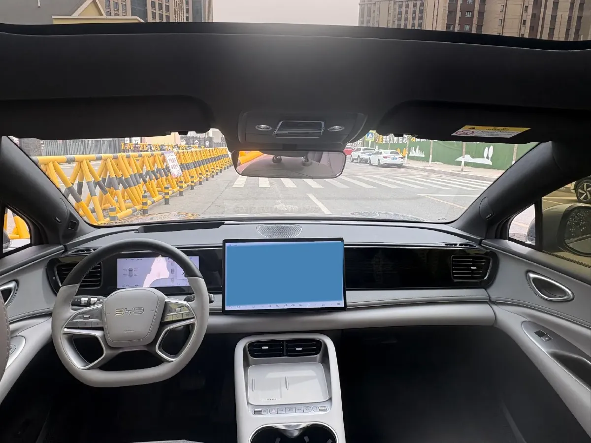 2025 LanDian E5 PLUS 1.5L 95HP L4 E-CVT PHEV,autocango,china used car exporter,china ev exporter,chinese used car exporter,chinese used ev exporter