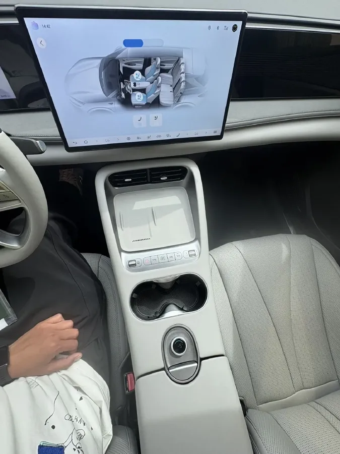 2025 LanDian E5 PLUS 1.5L 95HP L4 E-CVT PHEV,autocango,china used car exporter,china ev exporter,chinese used car exporter,chinese used ev exporter