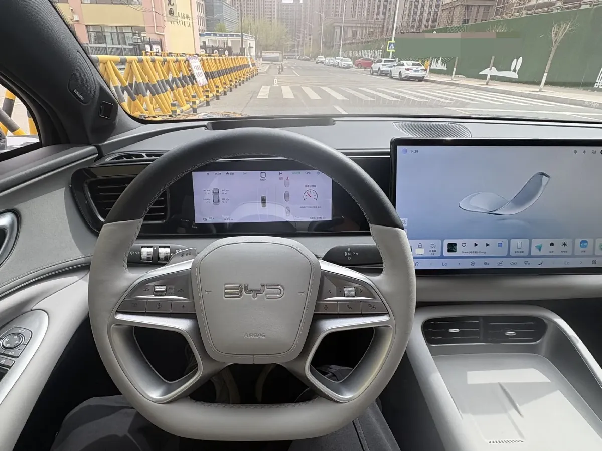 2025 LanDian E5 PLUS 1.5L 95HP L4 E-CVT PHEV,autocango,china used car exporter,china ev exporter,chinese used car exporter,chinese used ev exporter