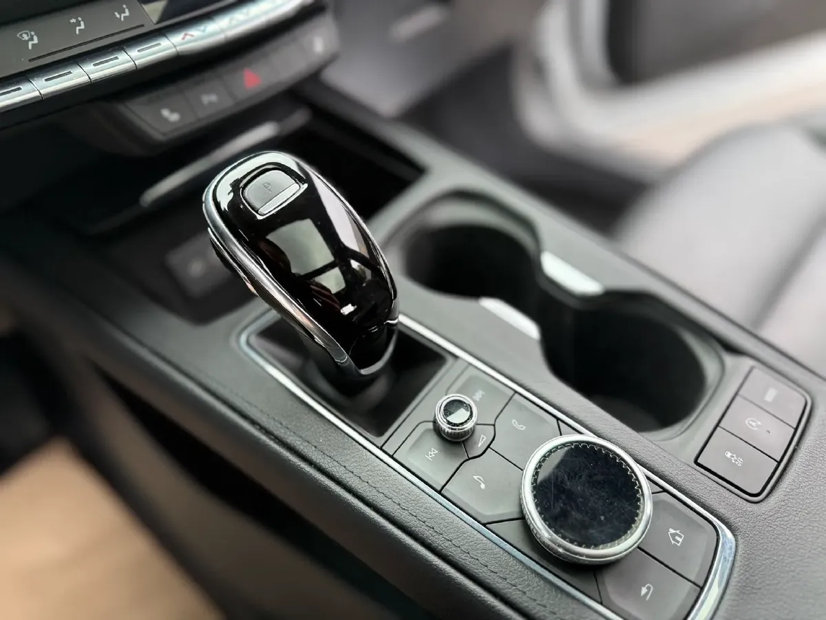 2020 Cadillac XT4 2.0T 241HP L4 9AT,autocango,china used car exporter,china ev exporter,chinese used car exporter,chinese used ev exporter