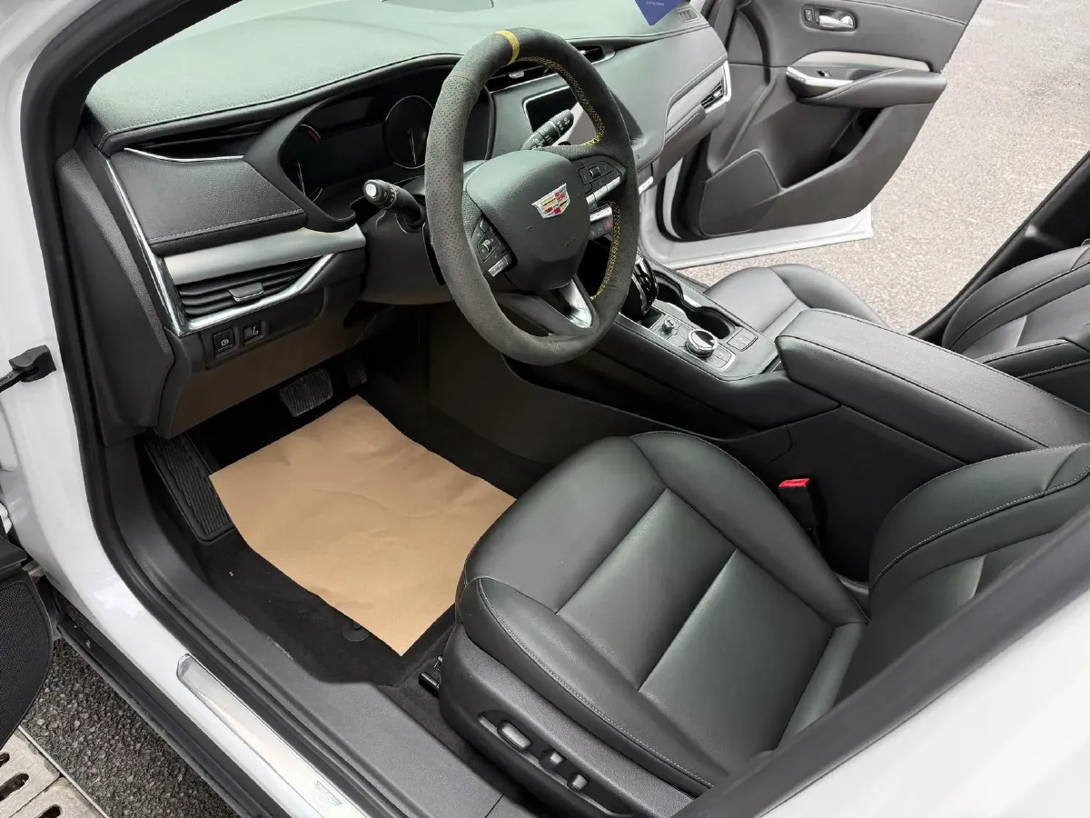 2020 Cadillac XT4 2.0T 241HP L4 9AT,autocango,china used car exporter,china ev exporter,chinese used car exporter,chinese used ev exporter