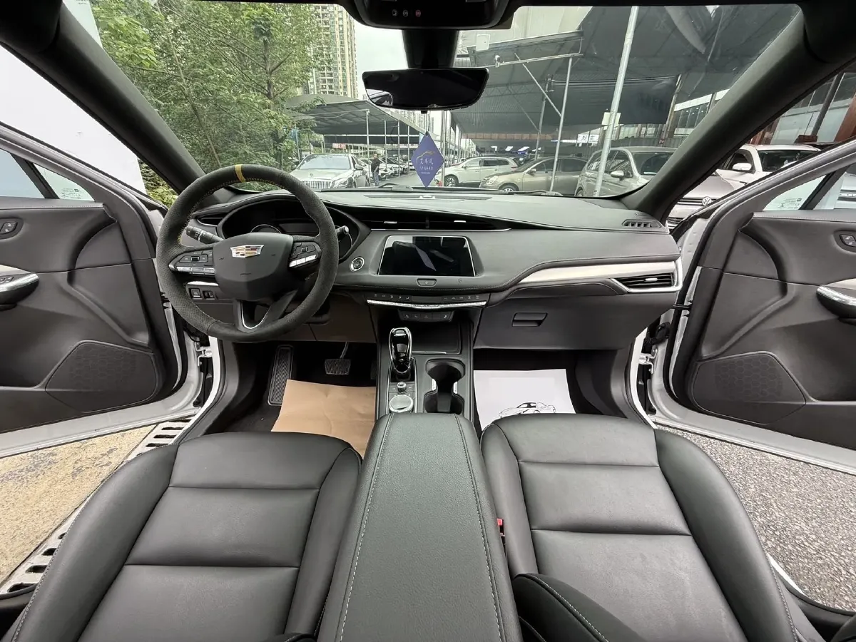 2020 Cadillac XT4 2.0T 241HP L4 9AT,autocango,china used car exporter,china ev exporter,chinese used car exporter,chinese used ev exporter