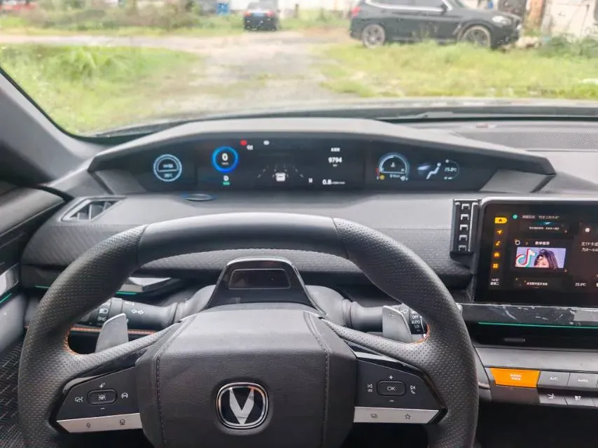 2024 ChangAn UNI-V 1.5T 188HP L4 7DCT,autocango,china used car exporter,china ev exporter,chinese used car exporter,chinese used ev exporter