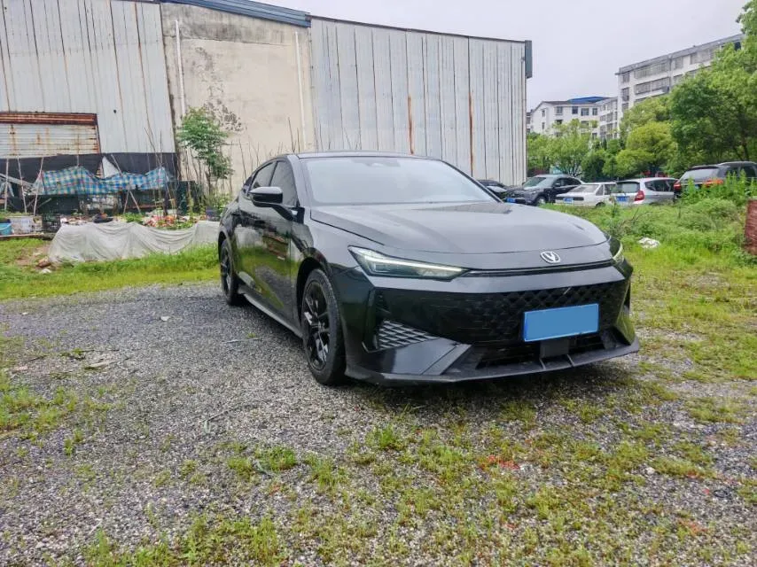 2024 ChangAn UNI-V 1.5T 188HP L4 7DCT,autocango,china used car exporter,china ev exporter,chinese used car exporter,chinese used ev exporter