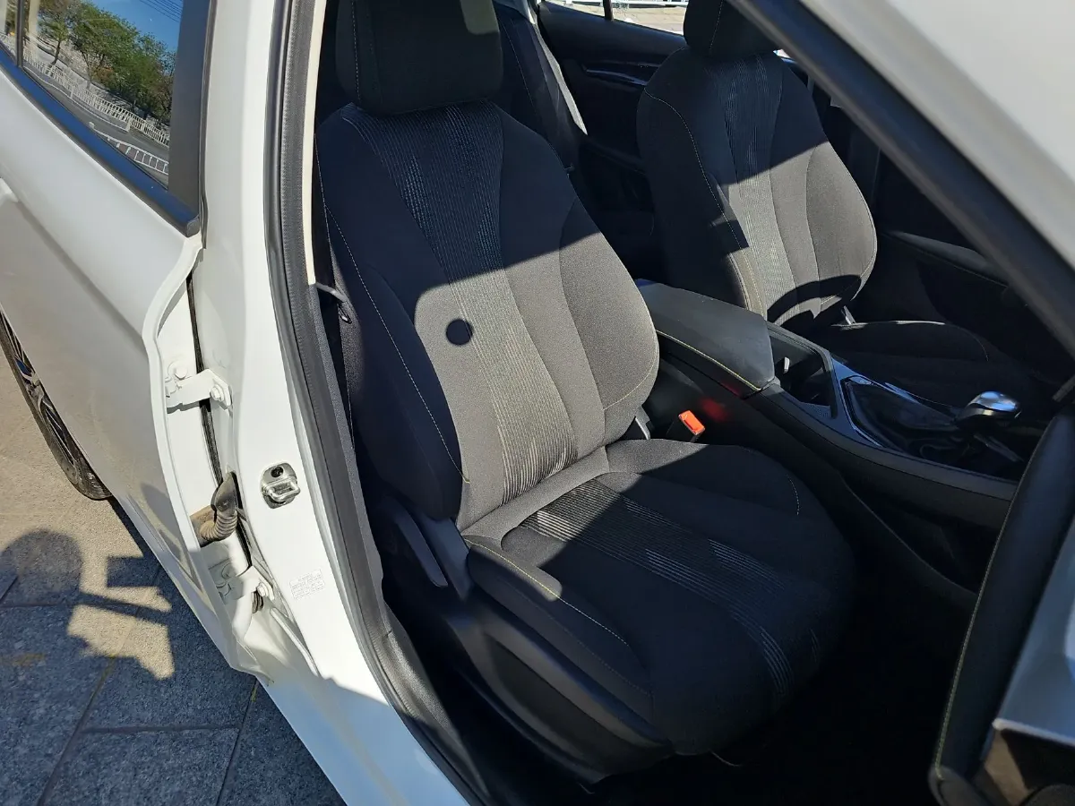 2021 Roewe i5 1.5L 120HP L4 CVT,autocango,china used car exporter,china ev exporter,chinese used car exporter,chinese used ev exporter