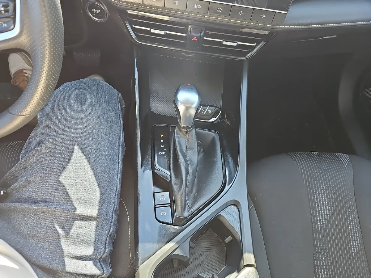 2021 Roewe i5 1.5L 120HP L4 CVT,autocango,china used car exporter,china ev exporter,chinese used car exporter,chinese used ev exporter