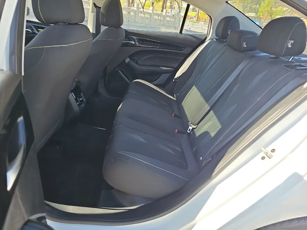 2021 Roewe i5 1.5L 120HP L4 CVT,autocango,china used car exporter,china ev exporter,chinese used car exporter,chinese used ev exporter