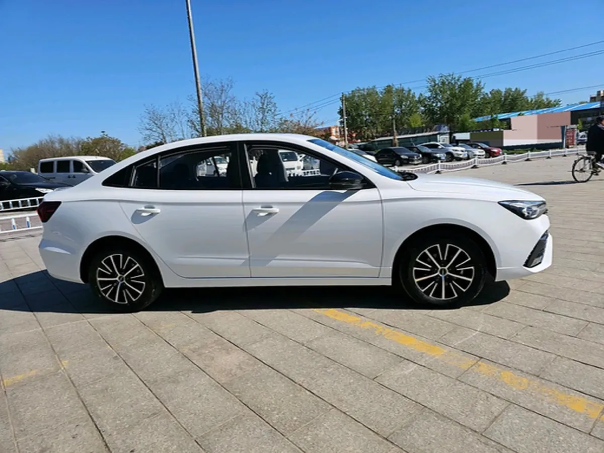 2021 Roewe i5 1.5L 120HP L4 CVT,autocango,china used car exporter,china ev exporter,chinese used car exporter,chinese used ev exporter