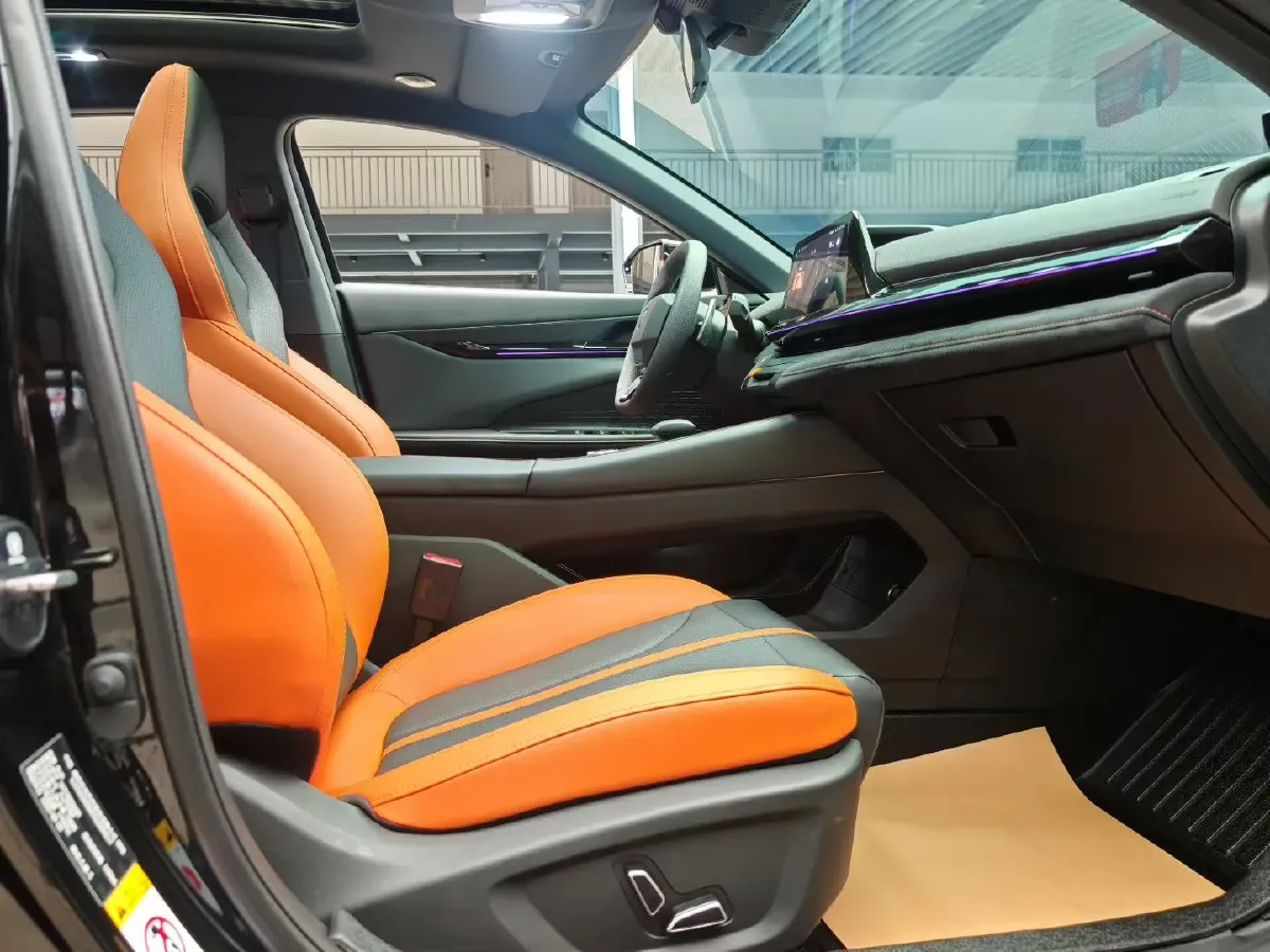 2025 ChangAn UNI-V 1.5T 192HP L4 7DCT,autocango,china used car exporter,china ev exporter,chinese used car exporter,chinese used ev exporter