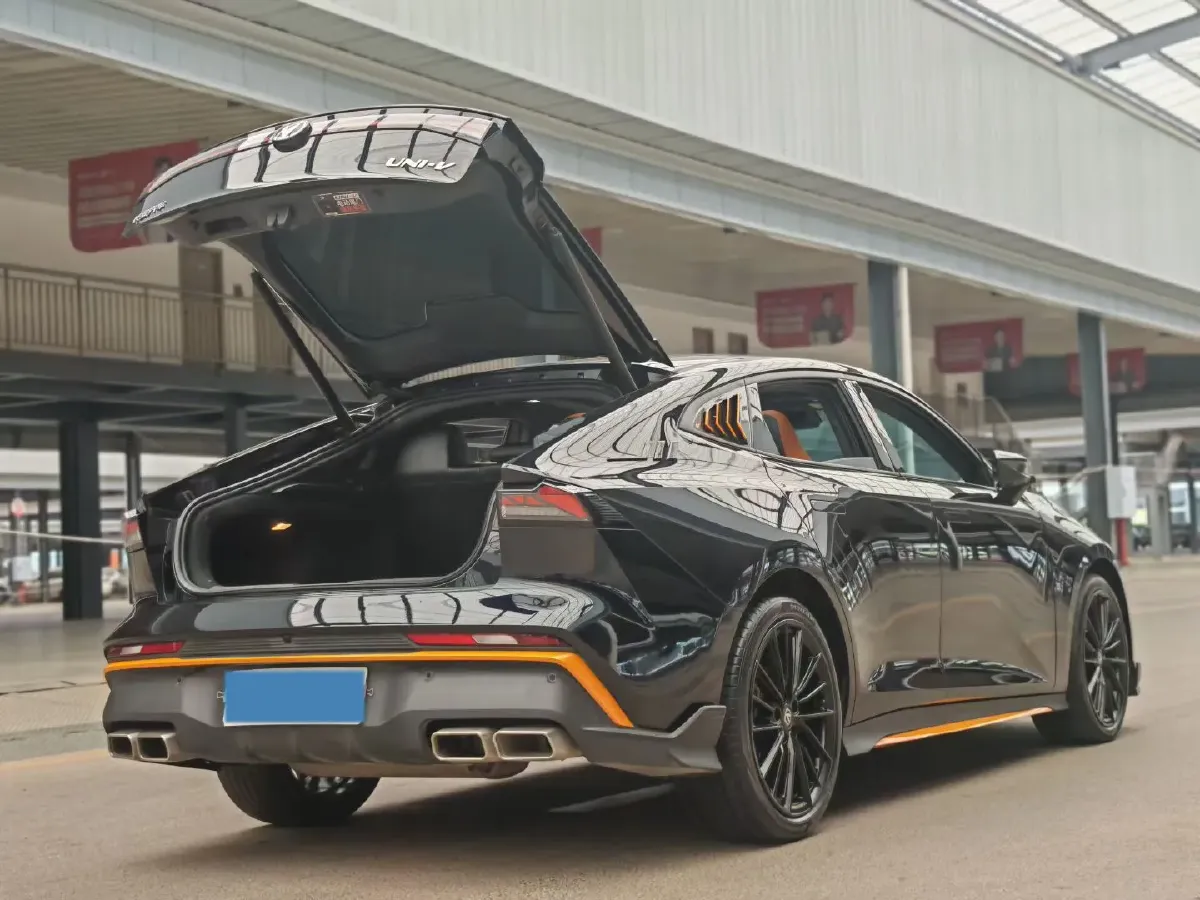 2025 ChangAn UNI-V 1.5T 192HP L4 7DCT,autocango,china used car exporter,china ev exporter,chinese used car exporter,chinese used ev exporter