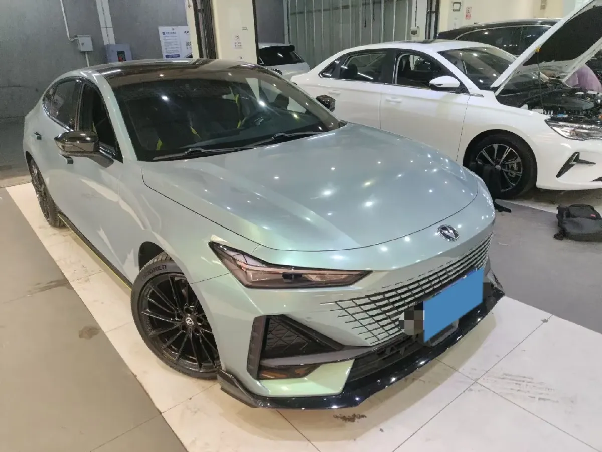 2022 ChangAn UNI-V 1.5T 188HP L4 7DCT,autocango,china used car exporter,china ev exporter,chinese used car exporter,chinese used ev exporter