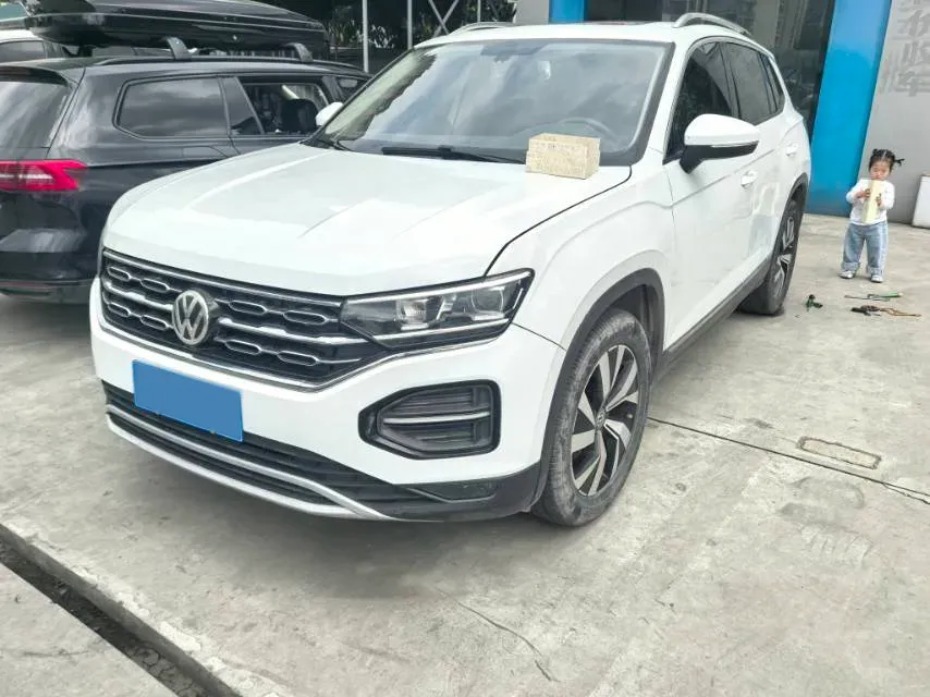 2019 Jeep Cherokee 2.0T 234HP L4 9AT,autocango,china used car exporter,china ev exporter,chinese used car exporter,chinese used ev exporter