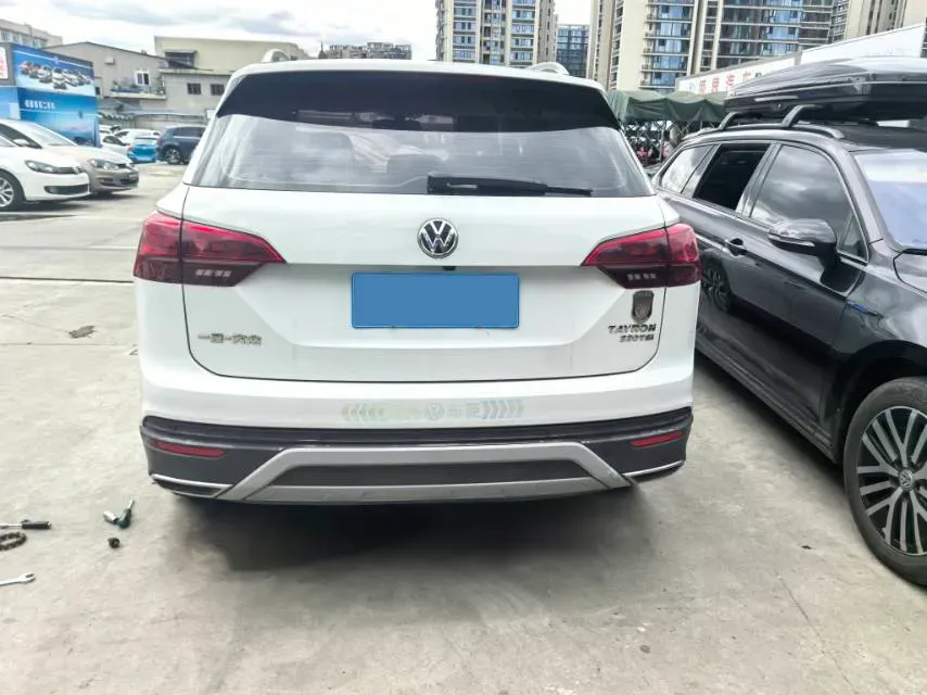 2019 Jeep Cherokee 2.0T 234HP L4 9AT,autocango,china used car exporter,china ev exporter,chinese used car exporter,chinese used ev exporter
