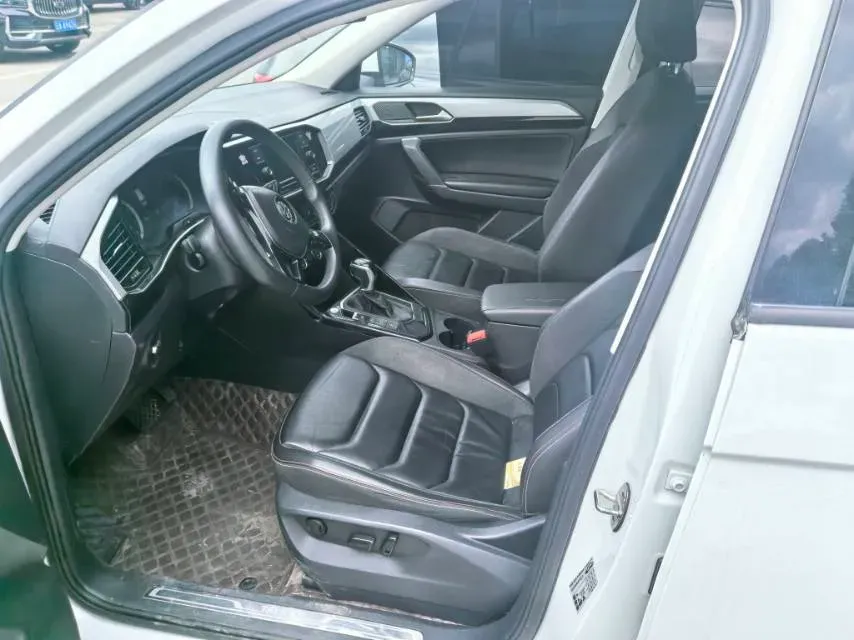 2019 Jeep Cherokee 2.0T 234HP L4 9AT,autocango,china used car exporter,china ev exporter,chinese used car exporter,chinese used ev exporter