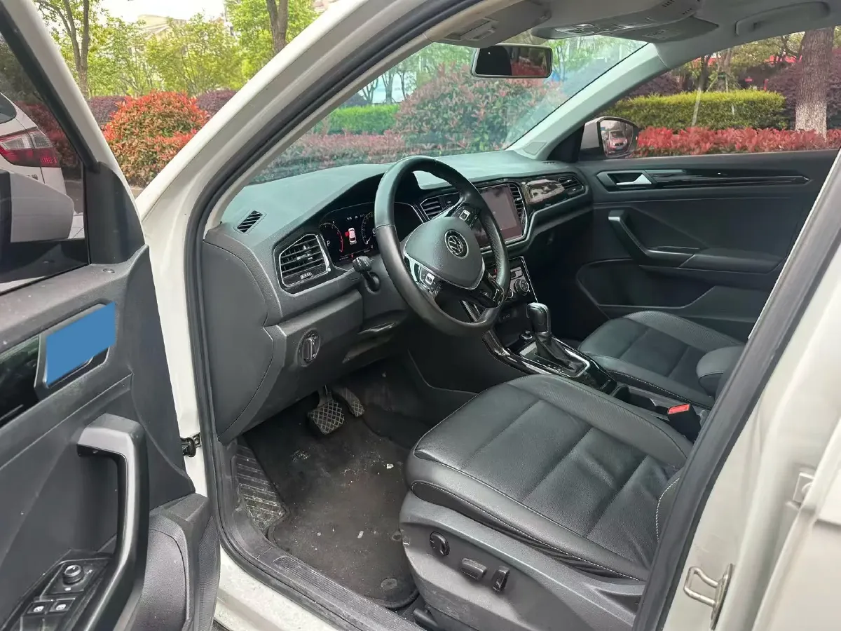 2022 Volkswagen T-Roc 1.4T 150HP L4 7DCT,autocango,china used car exporter,china ev exporter,chinese used car exporter,chinese used ev exporter