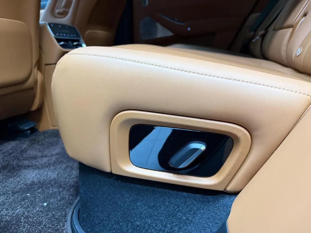 2026 AITO AITO M7 REEV 160HP REEV,autocango,china used car exporter,china ev exporter,chinese used car exporter,chinese used ev exporter