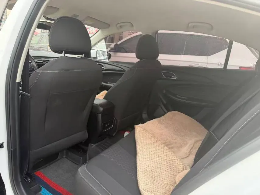 2021 Roewe i5 1.5L 120HP L4 5MT,autocango,china used car exporter,china ev exporter,chinese used car exporter,chinese used ev exporter