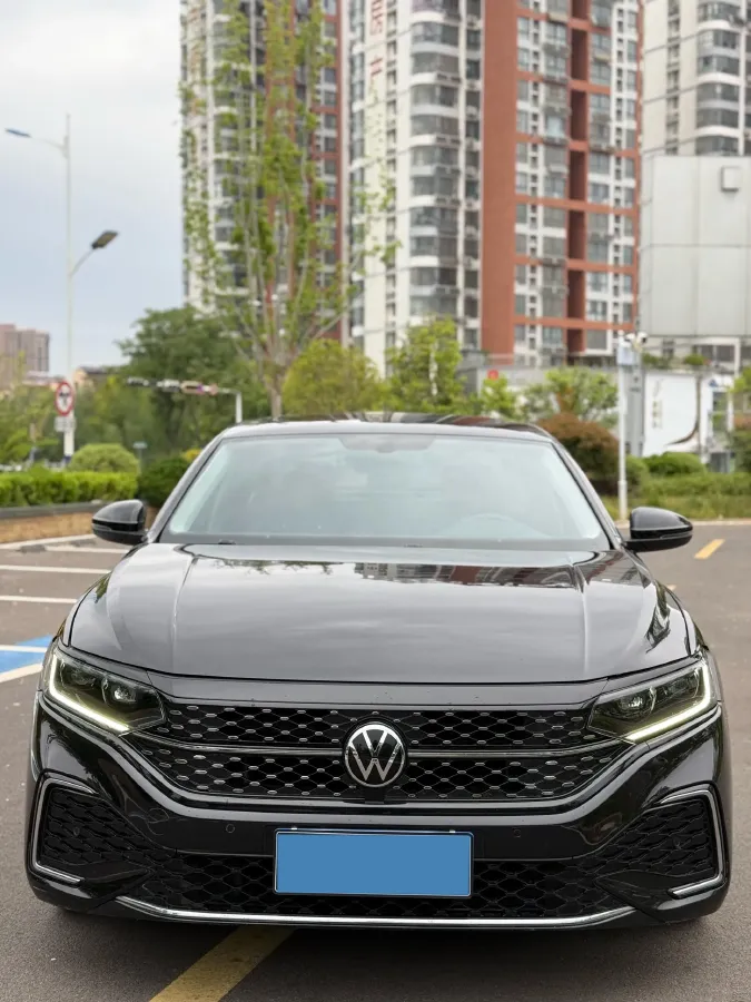 2021 Volkswagen Passat 2.0T 186HP L4 7DCT,autocango,china used car exporter,china ev exporter,chinese used car exporter,chinese used ev exporter