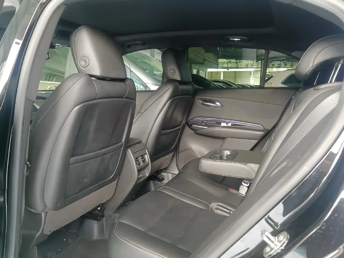 2022 Cadillac XT4 2.0T 237HP L4 9AT,autocango,china used car exporter,china ev exporter,chinese used car exporter,chinese used ev exporter