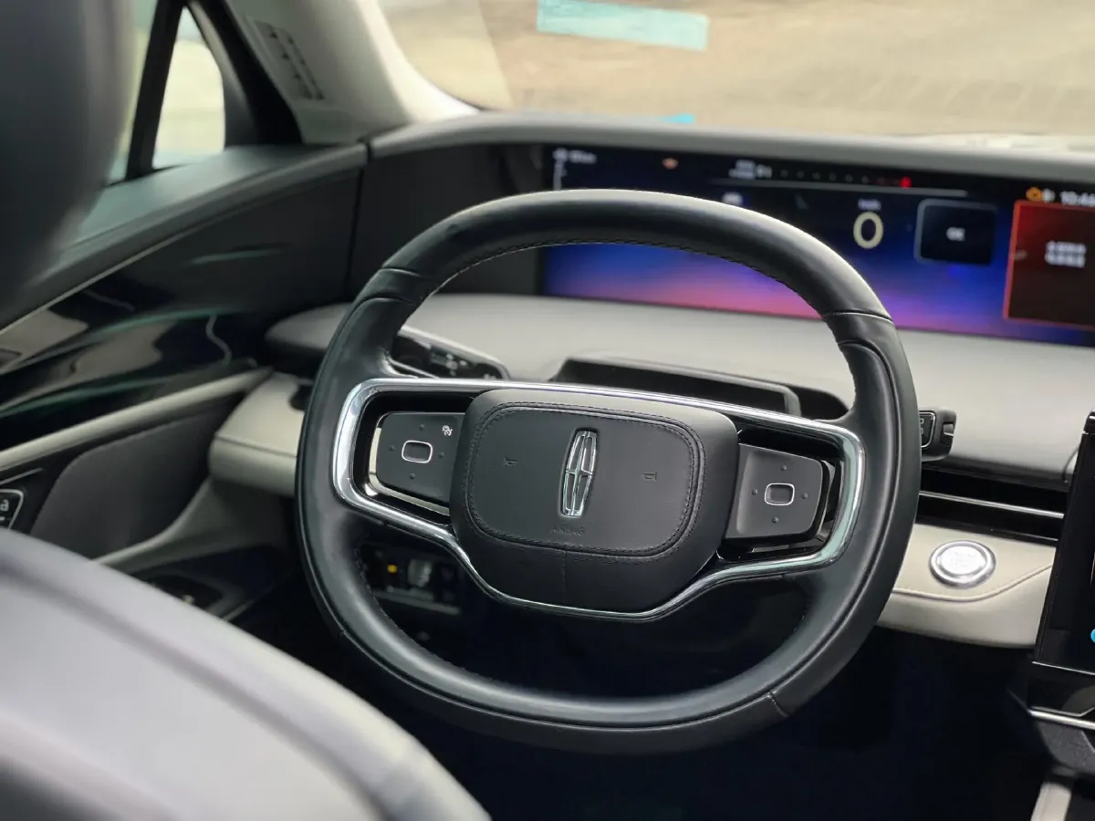 2023 Lincoln Nautilus 2.0T 261HP L4 8AT,autocango,china used car exporter,china ev exporter,chinese used car exporter,chinese used ev exporter