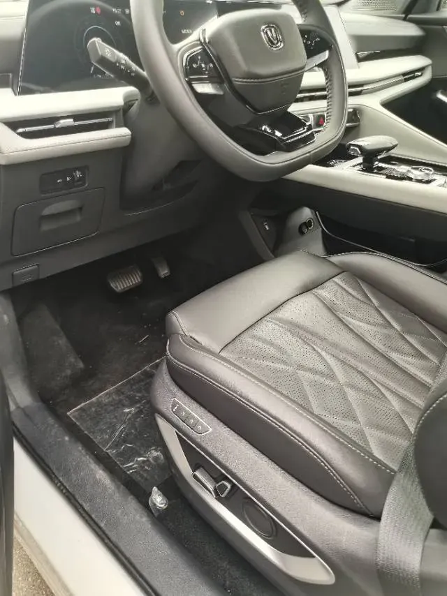 2024 ChangAn CS75 Plus 2.0T 233HP L4 8AT,autocango,china used car exporter,china ev exporter,chinese used car exporter,chinese used ev exporter