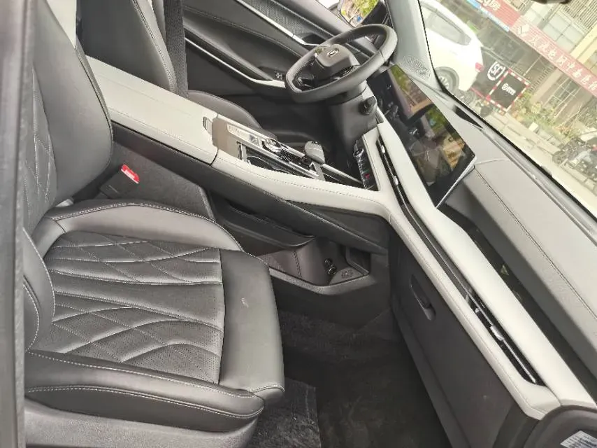 2024 ChangAn CS75 Plus 2.0T 233HP L4 8AT,autocango,china used car exporter,china ev exporter,chinese used car exporter,chinese used ev exporter