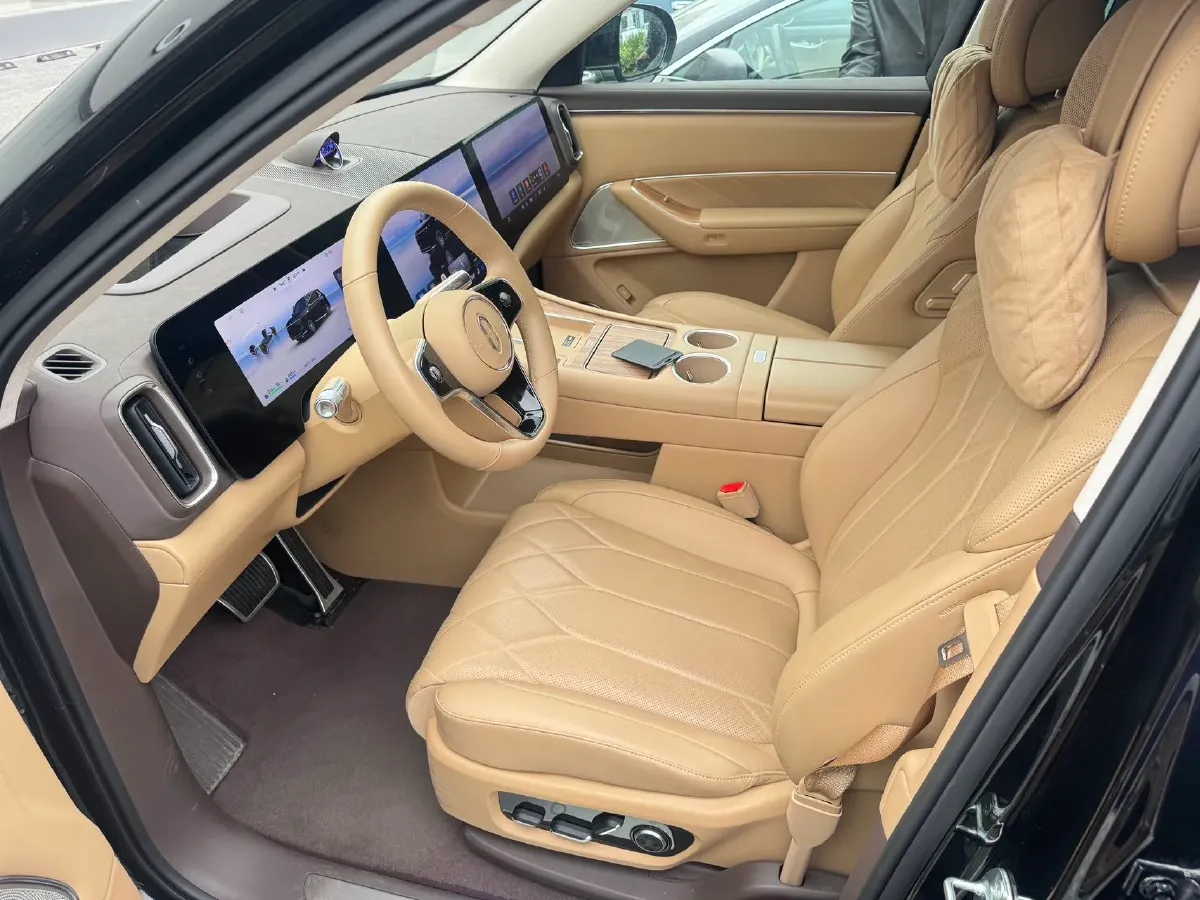 2025 AITO AITO M8 REEV 160HP REEV 53.4KWH,autocango,china used car exporter,china ev exporter,chinese used car exporter,chinese used ev exporter