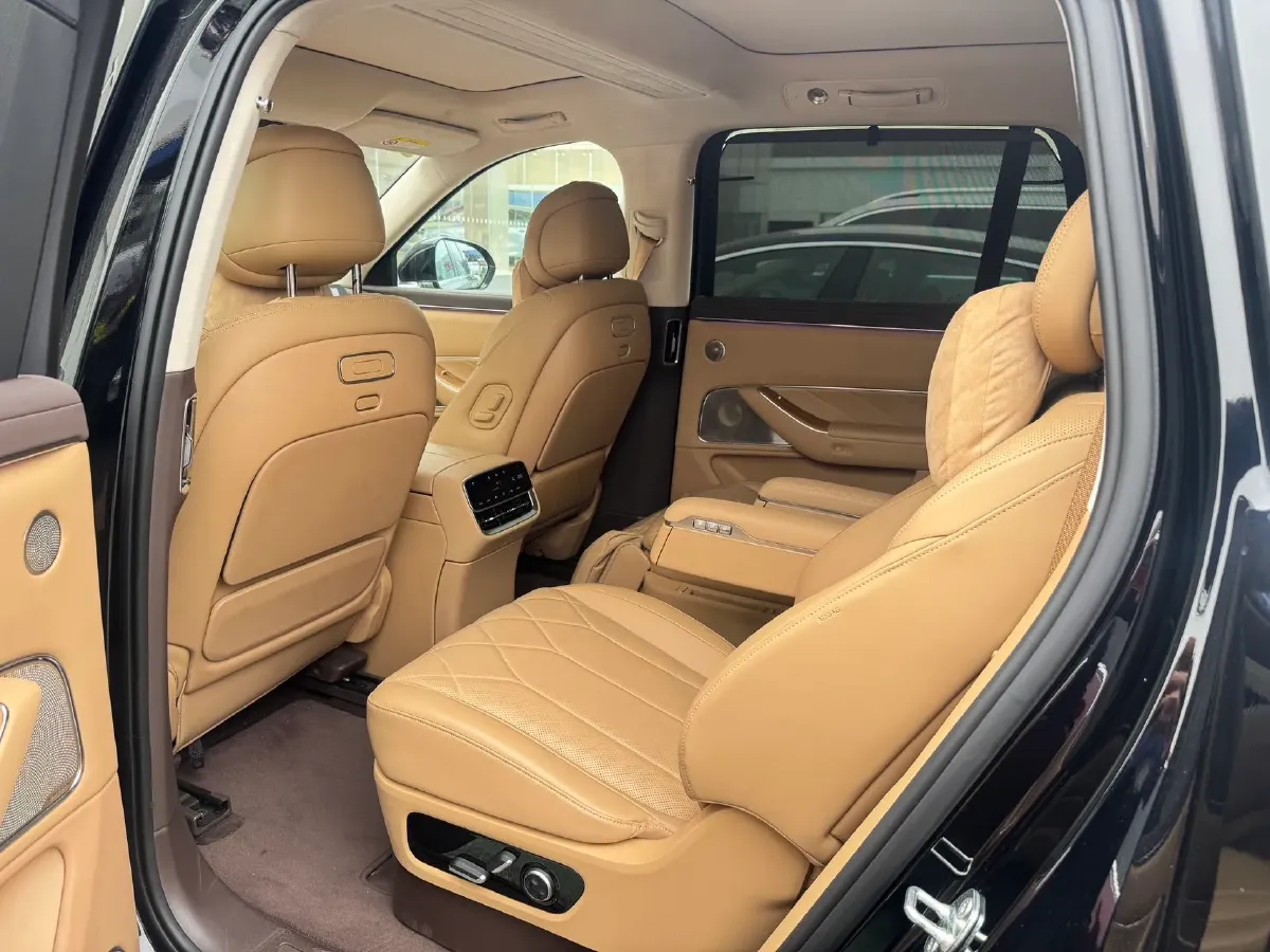 2025 AITO AITO M8 REEV 160HP REEV 53.4KWH,autocango,china used car exporter,china ev exporter,chinese used car exporter,chinese used ev exporter