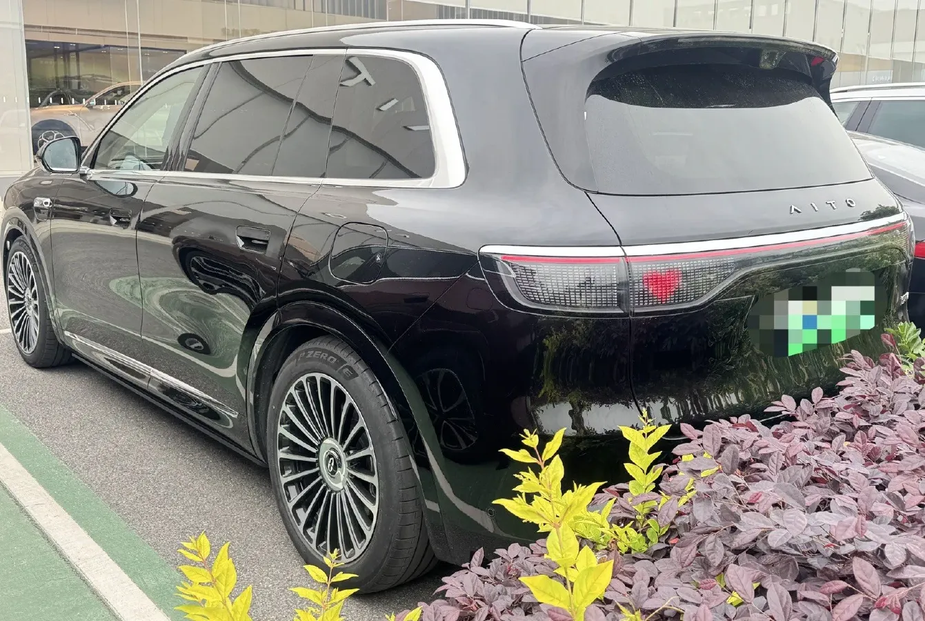 2025 AITO AITO M8 REEV 160HP REEV 53.4KWH,autocango,china used car exporter,china ev exporter,chinese used car exporter,chinese used ev exporter