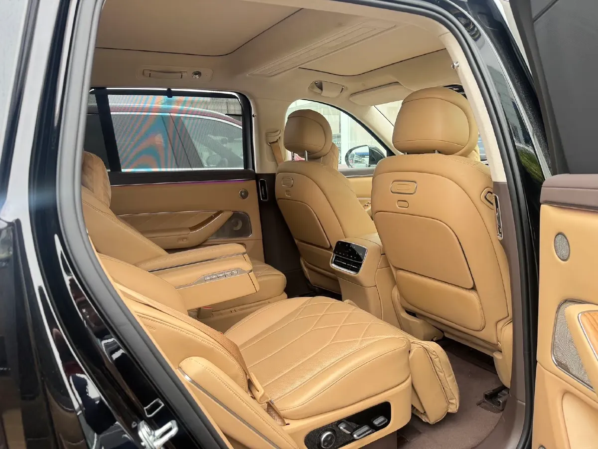 2025 AITO AITO M8 REEV 160HP REEV 53.4KWH,autocango,china used car exporter,china ev exporter,chinese used car exporter,chinese used ev exporter