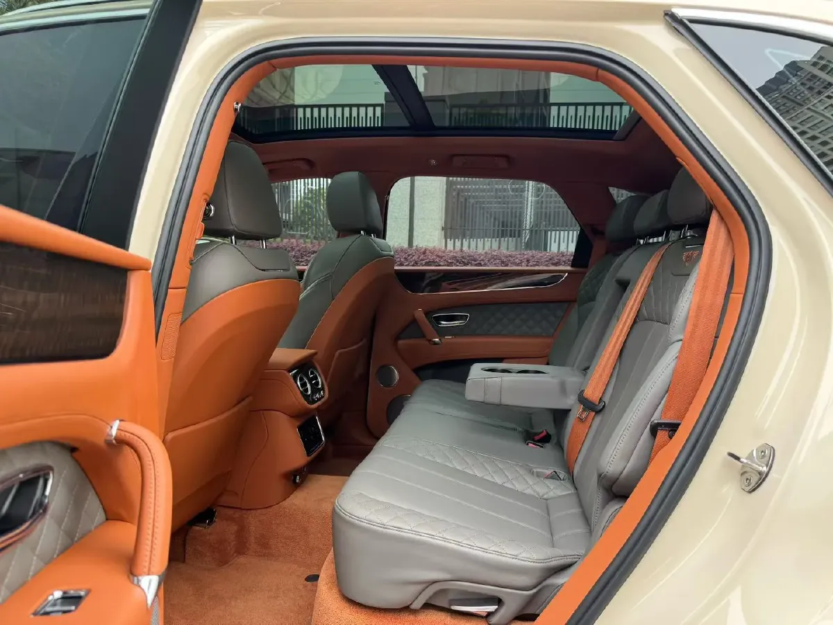 2018 Bentley Bentayga 4.0T 550HP V8 8AT,autocango,china used car exporter,china ev exporter,chinese used car exporter,chinese used ev exporter