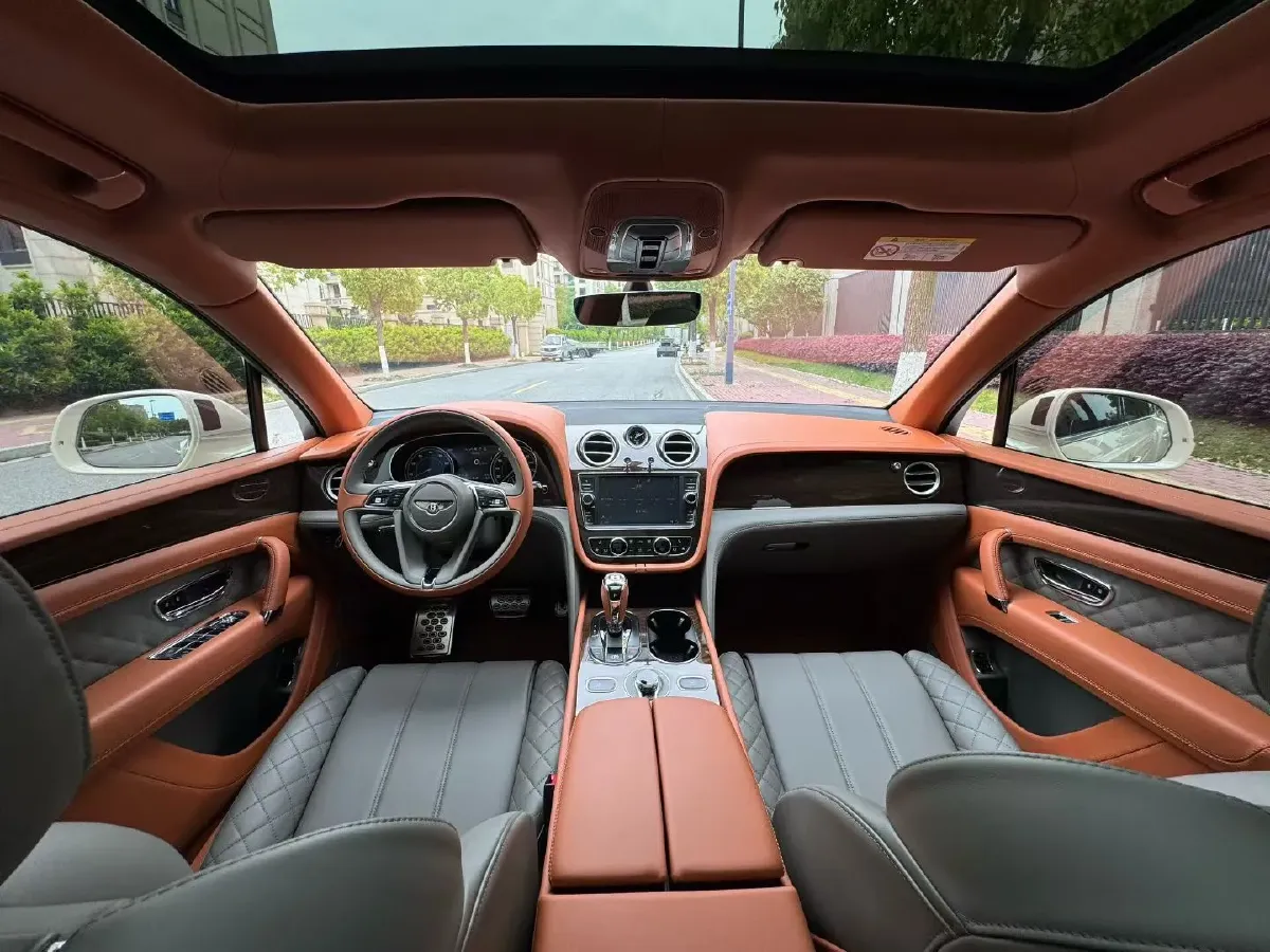 2018 Bentley Bentayga 4.0T 550HP V8 8AT,autocango,china used car exporter,china ev exporter,chinese used car exporter,chinese used ev exporter