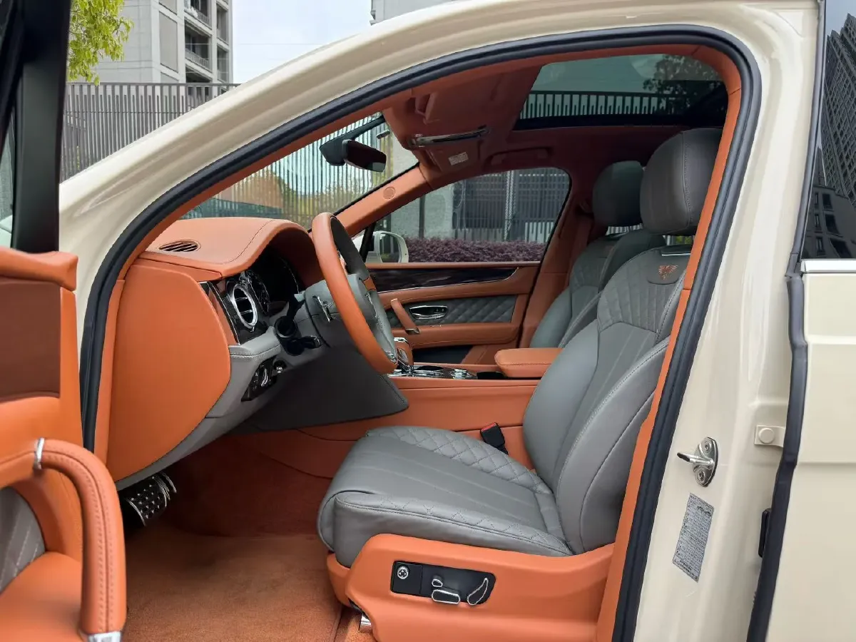 2018 Bentley Bentayga 4.0T 550HP V8 8AT,autocango,china used car exporter,china ev exporter,chinese used car exporter,chinese used ev exporter