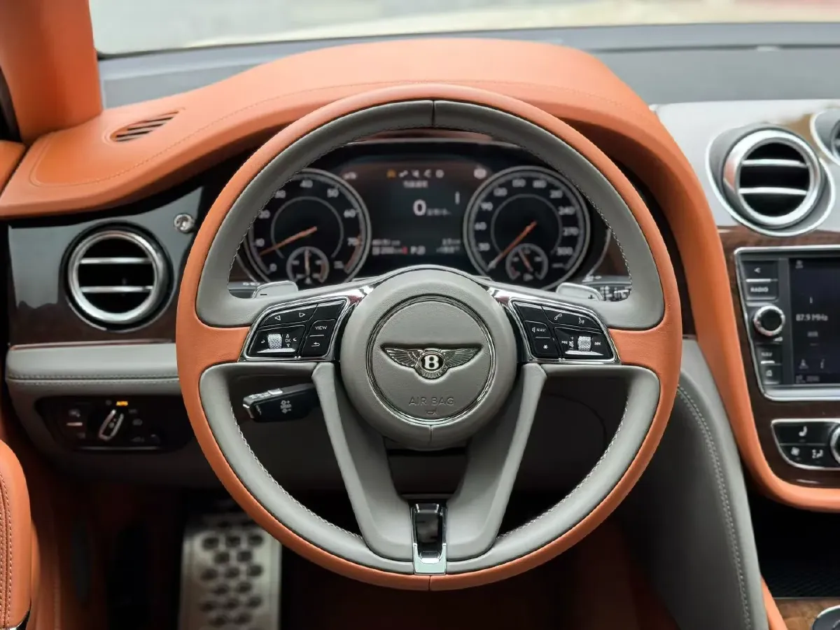 2018 Bentley Bentayga 4.0T 550HP V8 8AT,autocango,china used car exporter,china ev exporter,chinese used car exporter,chinese used ev exporter